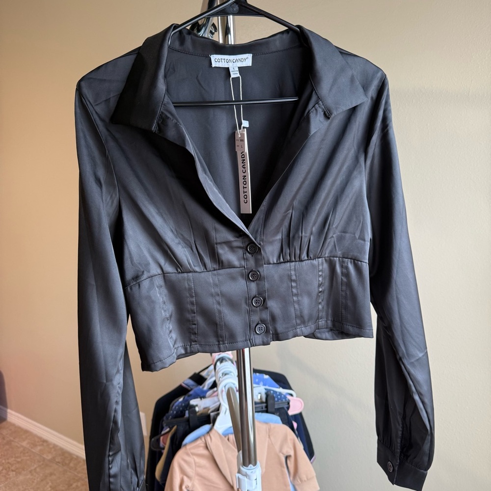 Cotton Candy Women’s Large Black Cropped Long Sleeve Blouse